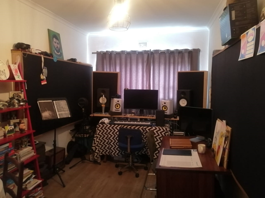 To Let 3 Bedroom Property for Rent in Mabille Park Western Cape